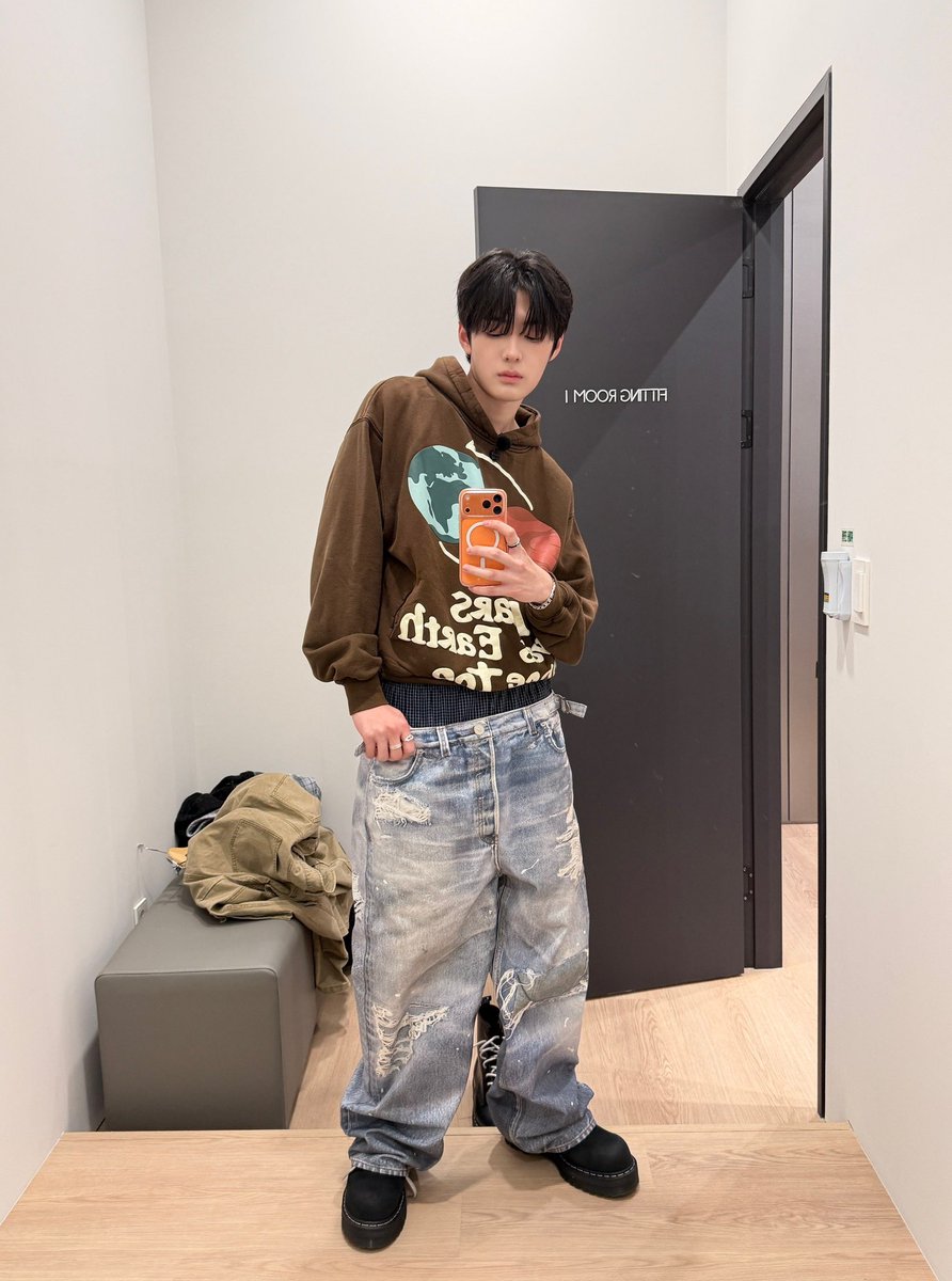 7rlnum's tweet photo. 뭐함.?... 실시간바지벗는중 https://t.co/3FHlJViqKN