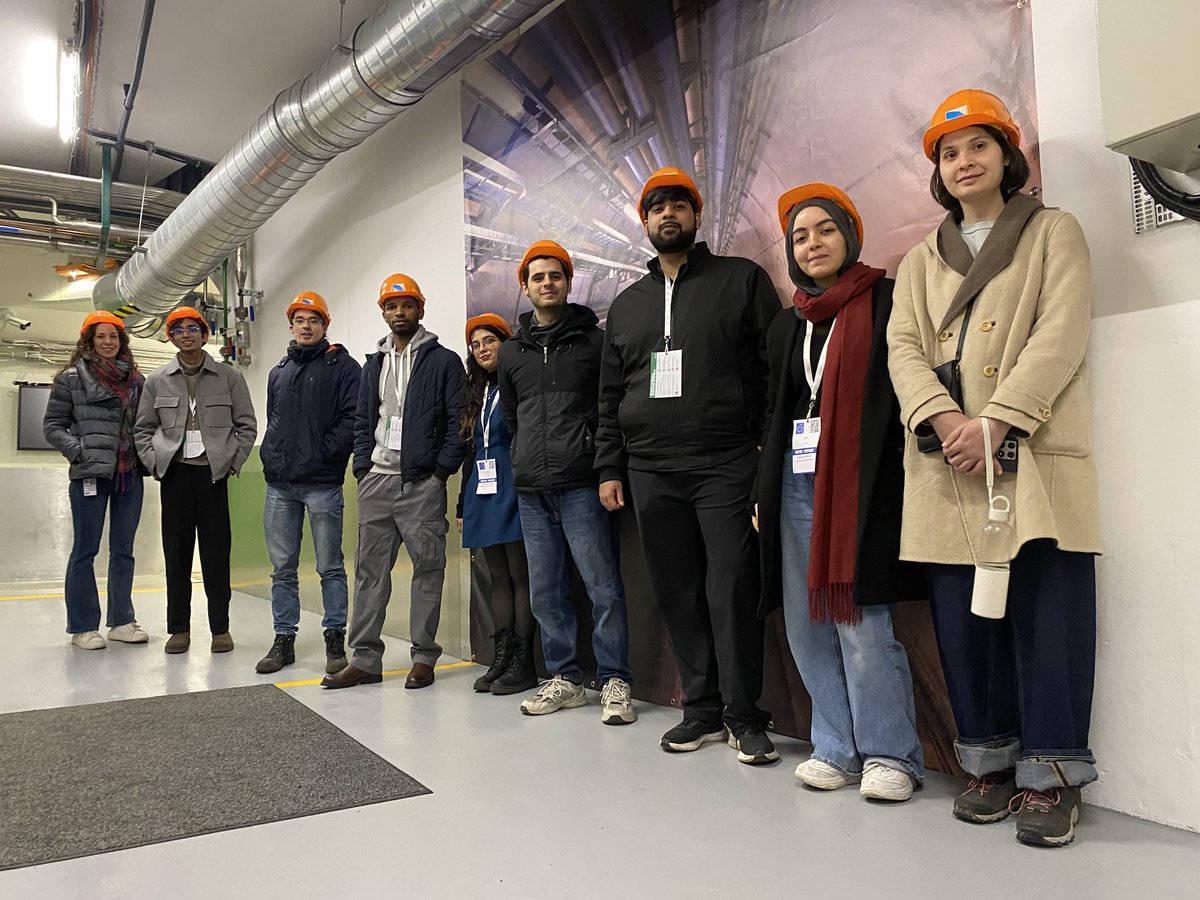 imapp_in's tweet photo. Visit to CERN | 𝑑𝑎𝑦 2

In the morning, @CMSExperiment and Data Center.
In the afternoon, the CERN Control Centre and the Alpha Magnetic Spectrometer (AMS-02)

#ILoveCERN #cmsvisit https://t.co/vrrv3tNM0i