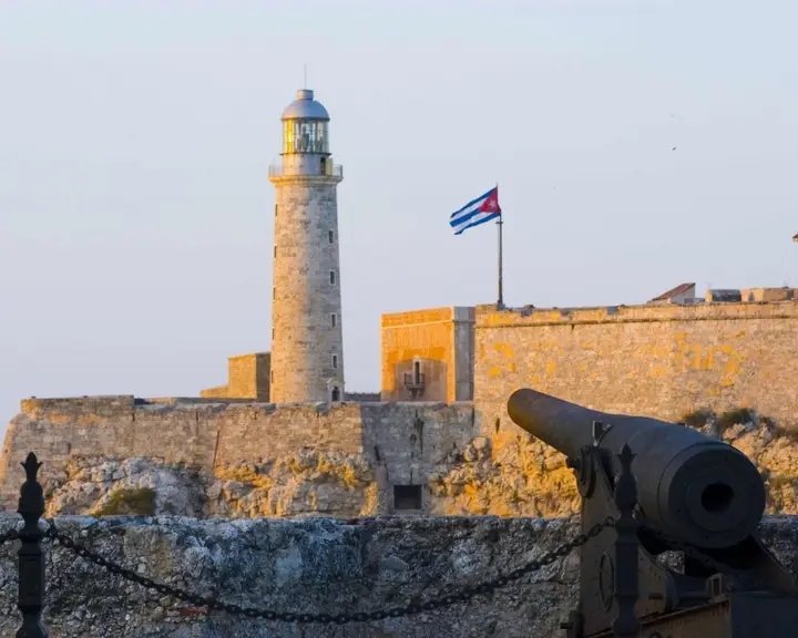 🇨🇺«Jamás aceptaremos condicionamientos que laceren la soberanía y dignidad de la patria.»

#95DeRaúl
#CubaEstáFirme