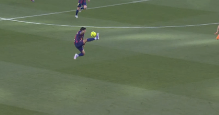 TouchlineX's tweet image. 📸 - That was INSANE defending by Cancelo!