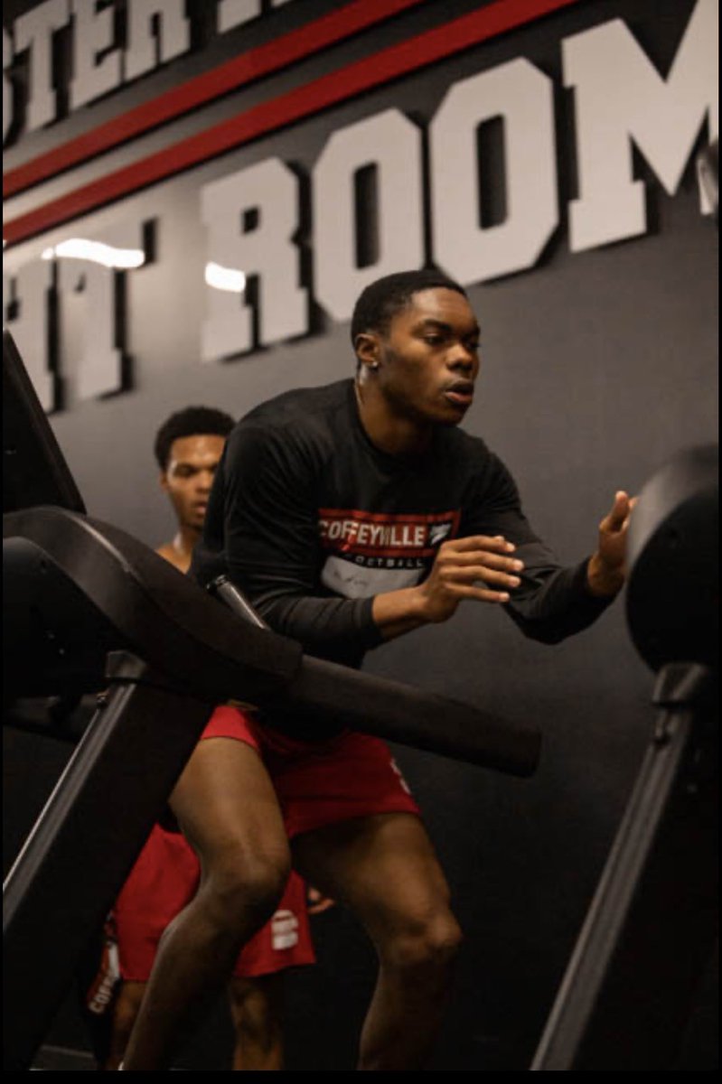 Maurice Wells 6’3 195 tweet media