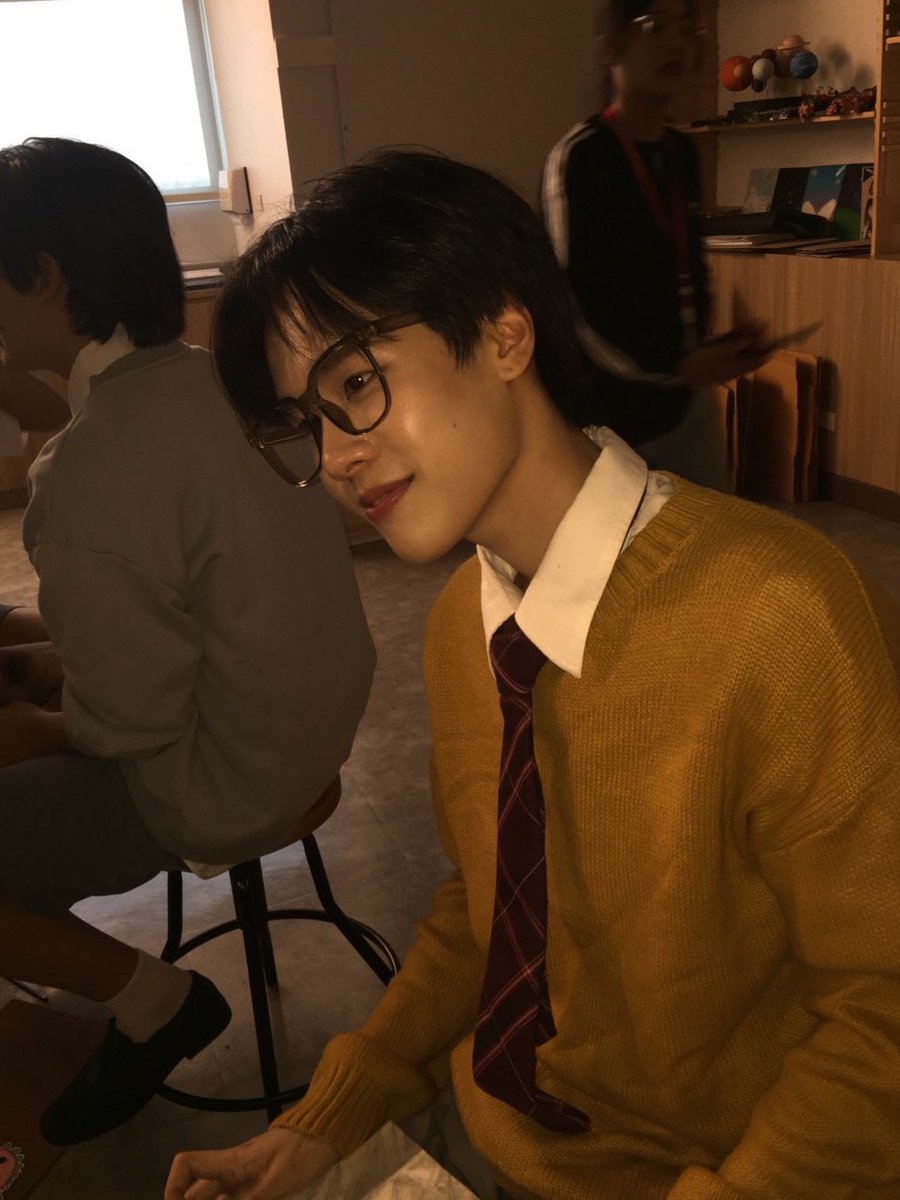 last Q 👀

MIDNIGHTHOSHI SHOOTING Q5
#ปิดกล้องจรดรักปลายพู่กัน