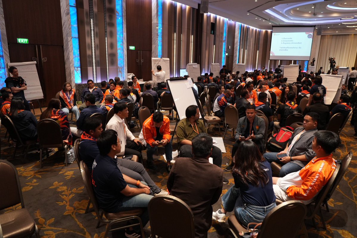 teng_pple's tweet image. ก่อนอื่นผมขอขอบคุณพี่น้องประชาชนสำหรับการเลือกตั้งที่ผ่านมาอีกครั้ง และโดยเฉพาะในการเลือกตั้งใหม่ที่เกิดขึ้นวันนี้ในพื้นที่ กรุงเทพมหานครเขตคันนายาวที่ให้การสนับสนุนพรรคประชาชนอย่างต่อเนื่อง ภายหลังการเลือกตั้งพวกเราต่างมารวมตัวกันเพื่อขบคิดร่วมกันในสัมมนา 2 วันที่ผ่านมา