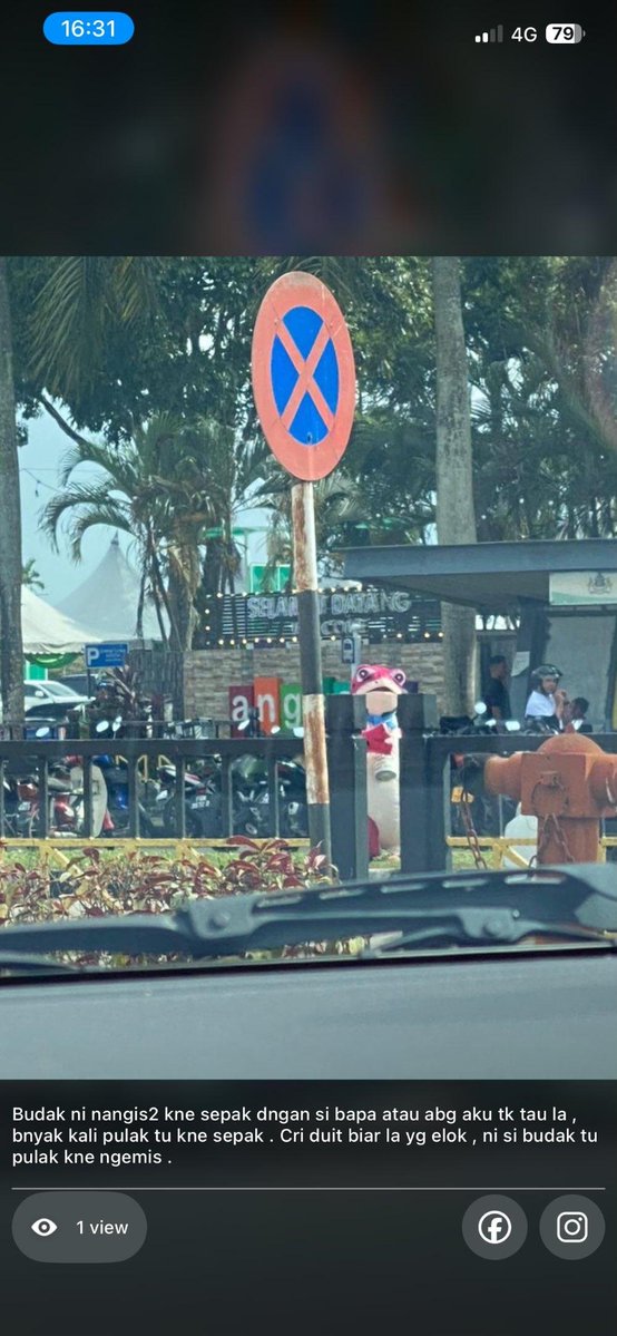Tampar anak berkali-kali di luar McD bbu , cctv boleh nmpak jelas . 

Cari kerja la woi , si anak pulak yang cari duit . 

Area Plaza angsana.

Netizen...sila viralkan agar polis bertindak menahan pasangan ini.