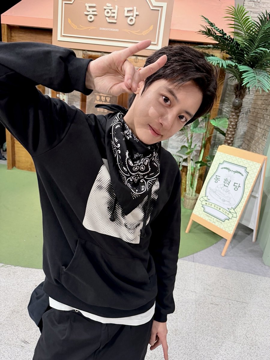 260223 CHANYEOL 🍒💭

"Here's one more~"

#찬열버블