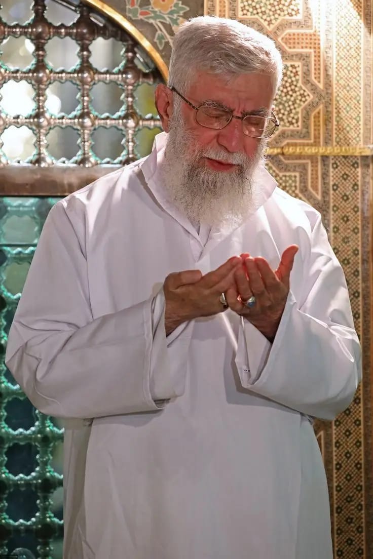 قال الإمام الحـ.ـسين: «حاشا لنا أن نذل»، في تأكيدٍ على رفض الذل والتمسك بالعزة.
كانت نهضته حركة شرفٍ وحقّ ودين، وسيرًا على نهج النبي محمد، فكان مثالًا للثبات والفخر.

آية الله السيد علي خامنئي
#منصور_ال_زايد 
#رمضان_كريم