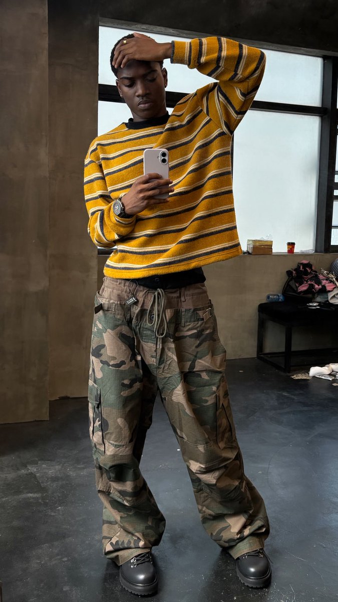 heis_ugoo's tweet photo. Black and yellow https://t.co/dFaNSxRLlW