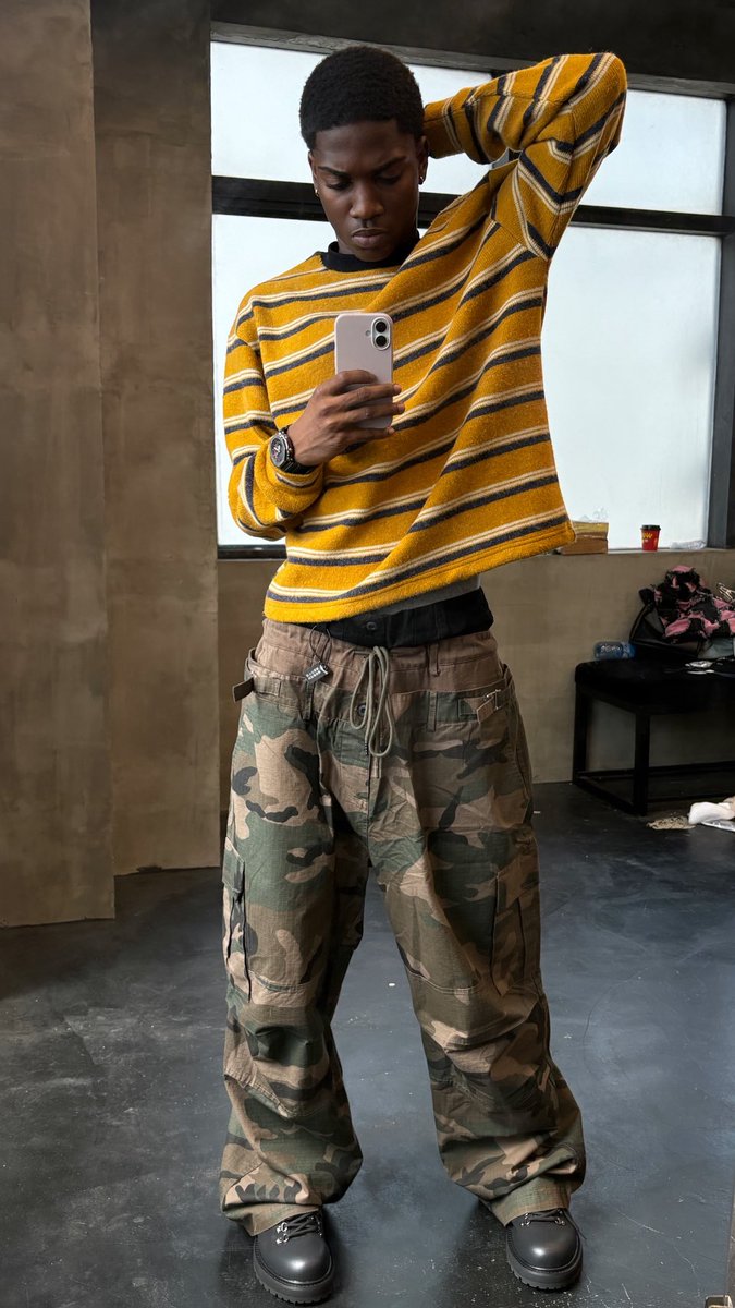 heis_ugoo's tweet photo. Black and yellow https://t.co/dFaNSxRLlW