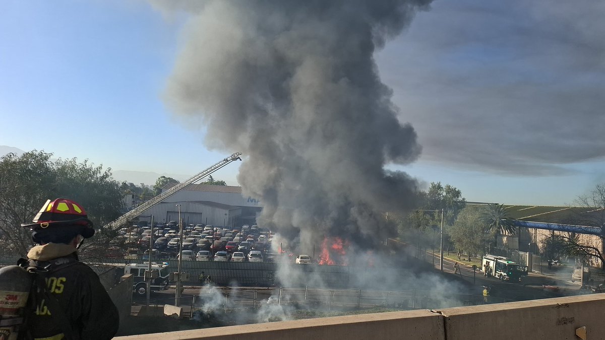 fdo2000's tweet photo. 🔴 Último Minuto
A 9 asciende los fallecidos de la tragedia de Renca en la explosión del camión de gas en Ruta 5 Norte y Empalme General Velasquez el pasado jueves, esta mañana reportaron 3 fallecidos siendo así 9 víctimas fatales, nuestras condolencias a sus familias @biobio https://t.co/mw8FF5483m