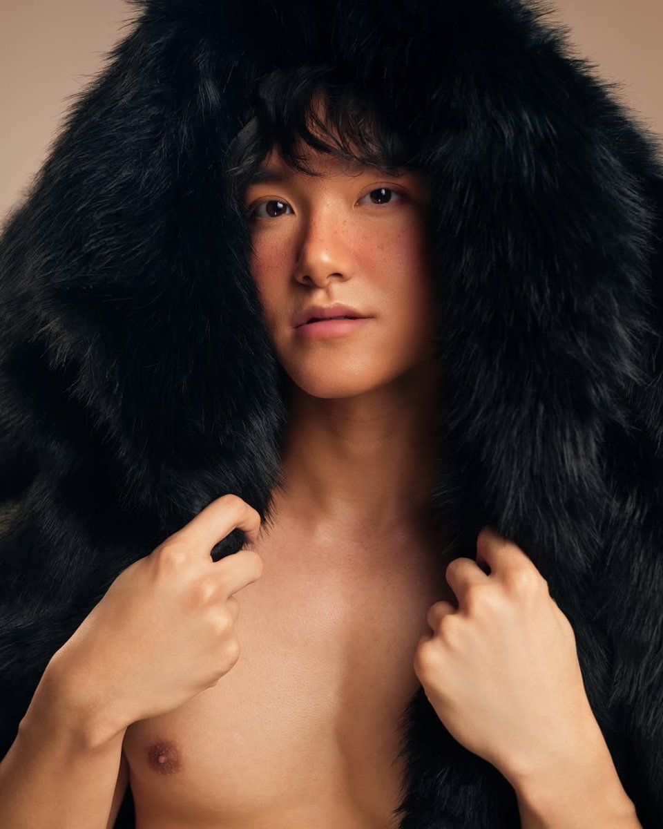 Kobe serving face ....and nip😝