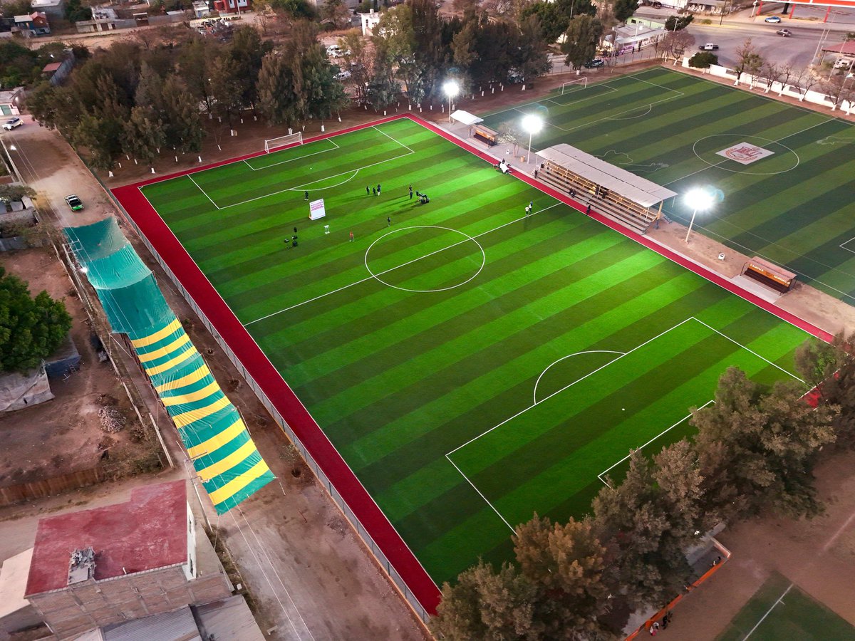salomonj's tweet photo. REHABILITAMOS UNA CANCHA DE FÚTBOL 11 EN MIAHUATLÁN DE PORFIRIO DÍAZ, EN BENEFICIO DE MÁS DE 29 MIL PERSONAS

Inauguramos esta rehabilitación en el Campo Deportivo “3 de octubre”, dignificando un espacio público para la promoción del deporte, el fortalecimiento del tejido social y el desarrollo de la comunidad.

Con esta acción, cumplimos un compromiso más de nuestras giras de trabajo y seguimos construyendo obras que transforman las comunidades oaxaqueñas.