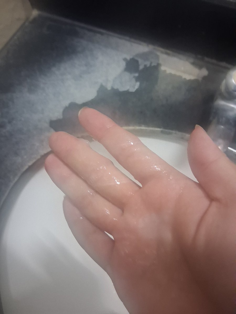 annca8847's tweet photo. 有遇到一個精瘦的弟弟有看到他去廁所，站在小便斗前滑手機，他穿黑色的運動內褲，我摸一摸他的屌很硬，突然他就不要玩了也沒幫我尻，後來我坐在附近他一直走在我附近，突然站到我旁邊說可以幫他嗎？受不了了，於是在廁所幫他尻射 https://t.co/zJgxrjTz5f