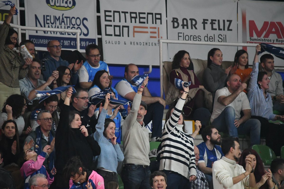 Este sábado fuimos 2513 personas en el Lydia Valentín.

Una cifra histórica para un partido que ya forma parte de la historia.

Un derbi con un ambiente inmejorable y el mejor final posible: la victoria de los nuestros.

¡AFICIÓN, ESTA VICTORIA ES VUESTRA!

#AportaTuGranito