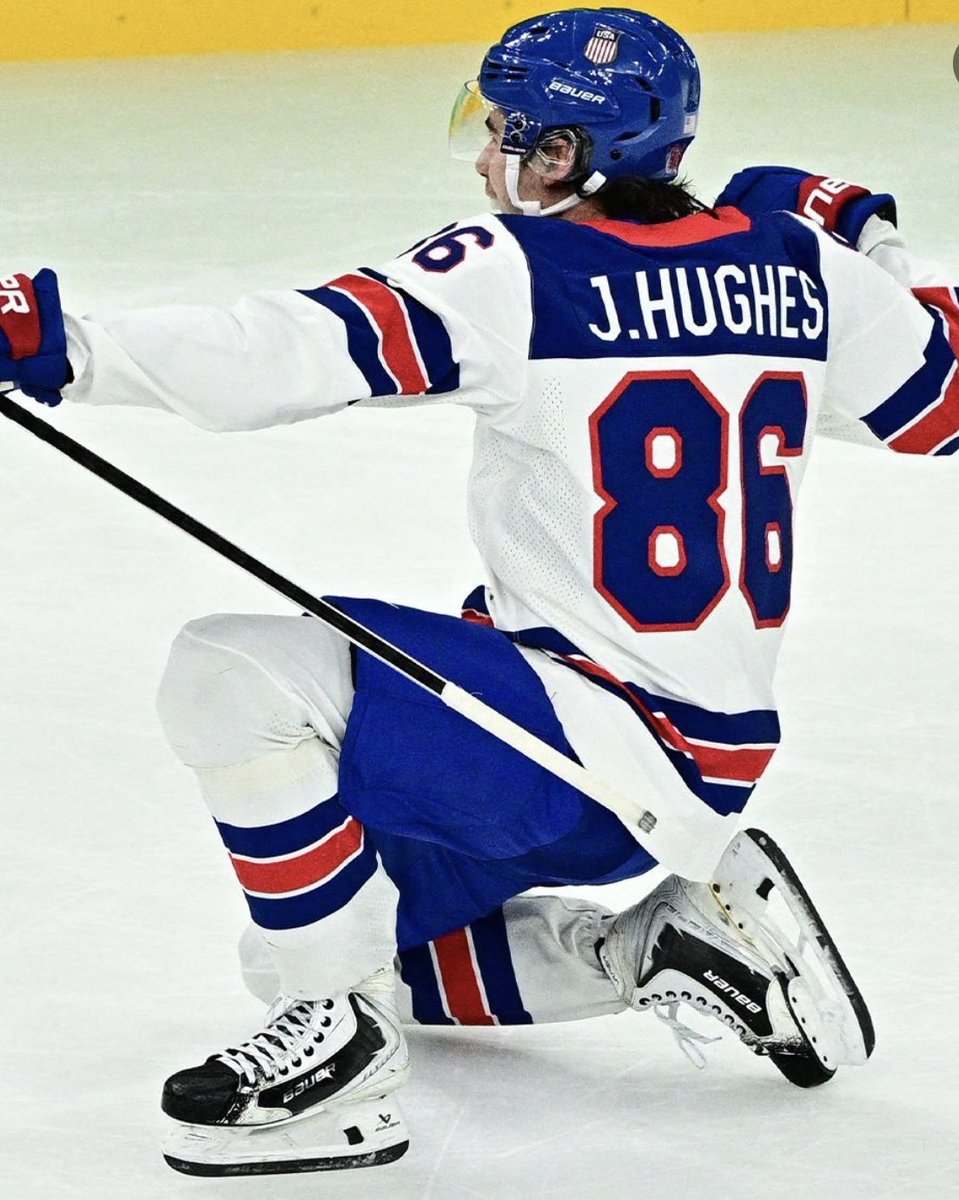 carolmurphyNJ's tweet photo. Incredible hockey! Exceptional play from Hellebuyck in the net! Here is rooting for @usahockey golden goal! https://t.co/kgR7jwNKW1
