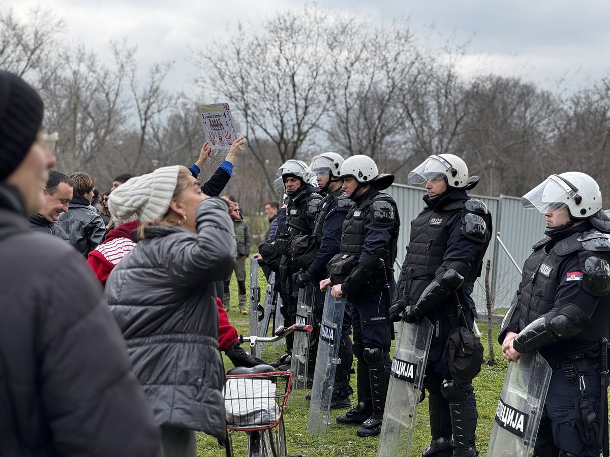 Galerija fotografija sa današnjeg protesta protiv izgradnje Akvarijuma na teritoriji parka Ušće.

Fotografije: Darko GLIGORIJEVIĆ/ZOOMER