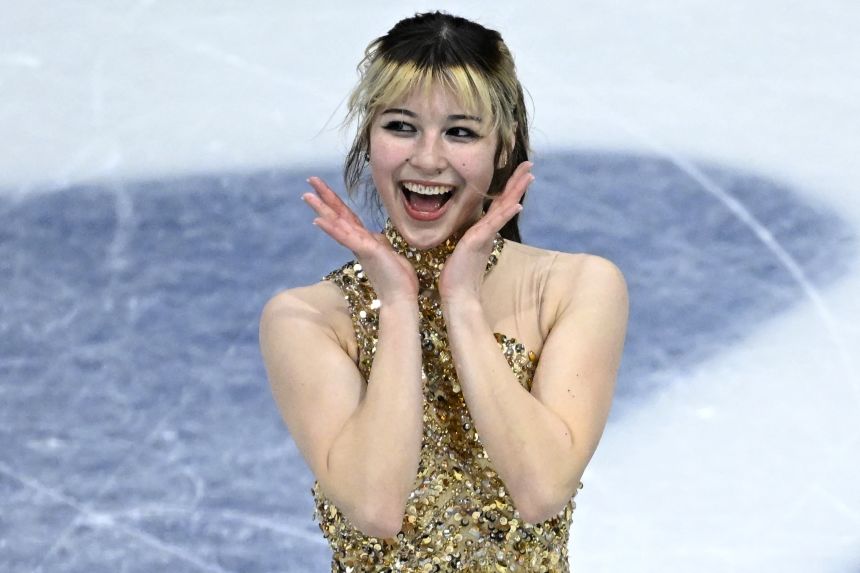 Premium_Apples's tweet photo. フィギュアスケートのエキシビション。可愛いとハッピーが溢れてた。
中井選手は日本のカワイイを体現してると思う。メチャクチャ可愛い足パタ。それに対してアダルトなセクシー足パタのニーナ選手。サポートの選手も演技派。アリサ選手は言わずもがな。超絶キュート。どのプログラムも素敵だった。 https://t.co/bQUFiGv5xx