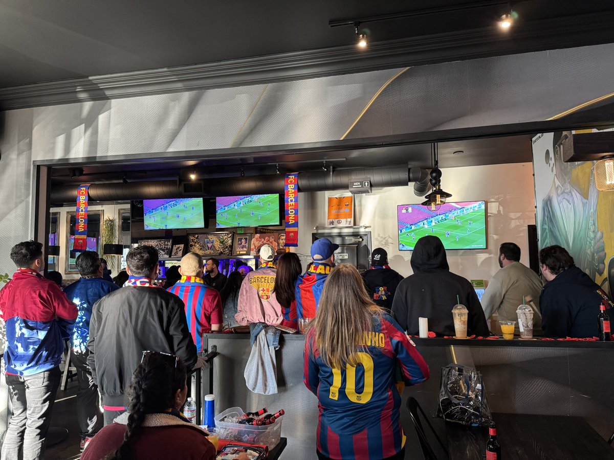 fcb_fresno's tweet photo. Saludos de La Penya Blaugrana de Fresno! Fiesta Culé en Los Angeles con las penyas de California! VISCA BARÇA! 💙❤️@ESPNMarioKempes @mauriciopedroza @fernandopalomo @RichardMendezTV @DonBisca @moillorens @Rortiz_ESPN @ESPNDeportes @LaLiga #LALIGAxESPN #BarçaLeganesUD https://t.co/uCmiHIroJj