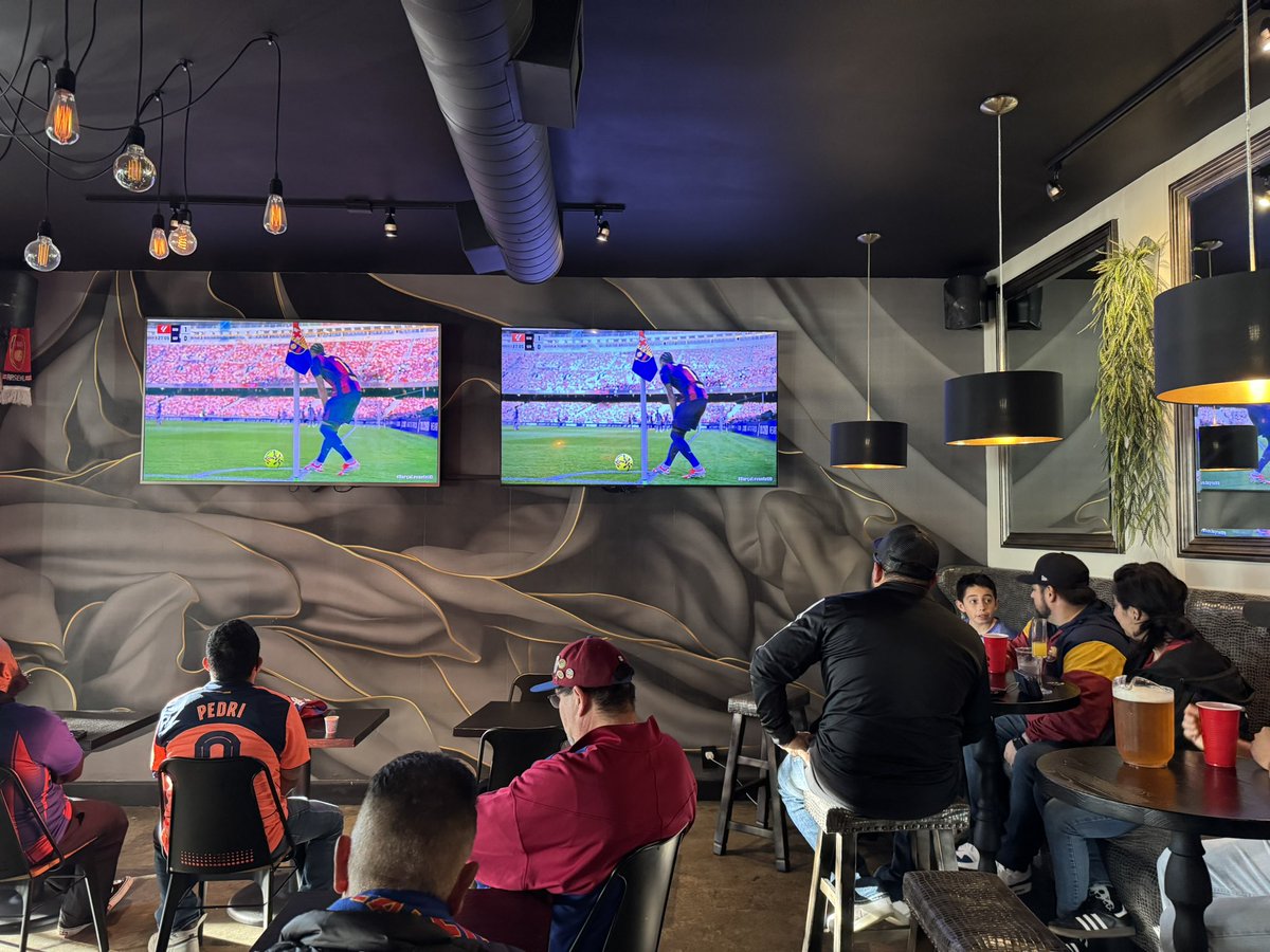fcb_fresno's tweet photo. Saludos de La Penya Blaugrana de Fresno! Fiesta Culé en Los Angeles con las penyas de California! VISCA BARÇA! 💙❤️@ESPNMarioKempes @mauriciopedroza @fernandopalomo @RichardMendezTV @DonBisca @moillorens @Rortiz_ESPN @ESPNDeportes @LaLiga #LALIGAxESPN #BarçaLeganesUD https://t.co/uCmiHIroJj