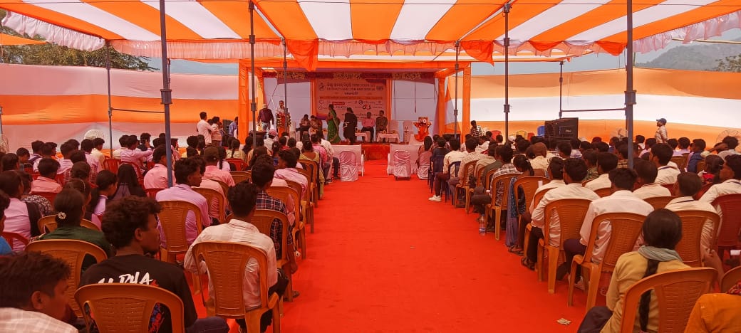 skilled_odisha's tweet photo. District Level Job Fair 2025-26 was successfully organised at Rayagada Block, witnessing an encouraging participation of 611 candidates,18 employers and 7 PIAs.
374 were shortlisted by employers, 193 were tagged to PIAs &amp; 67 candidates received on-the-spot offer letters. https://t.co/xw4tnubIlW