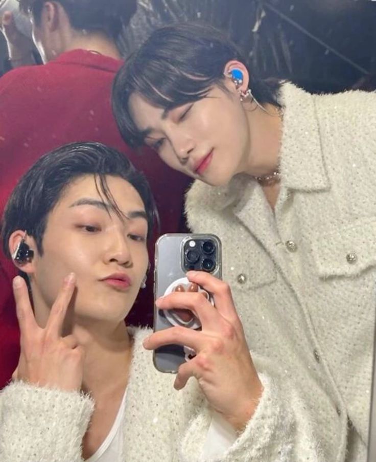 tbzcanhi's tweet photo. @MoonMaestros Wishing a beautiful birthday to a truly exceptional person. Cheers to another year of shared laughter, quiet wisdom, and the kind of friendship that only gets better with time. 
#어디서나_빛날_형서의_스물아홉
#MYMOON_KEVIN_DAY
https://t.co/1DDpLpYuSX https://t.co/FUKbhV0Tv0
