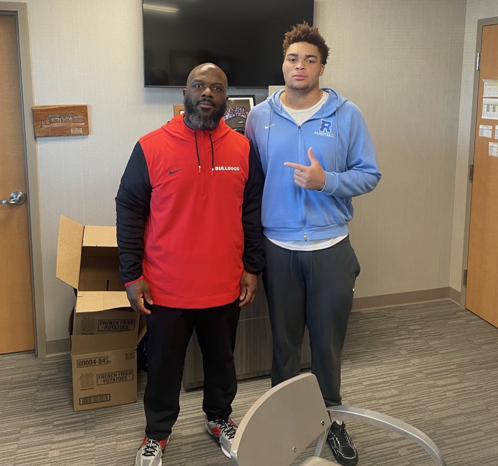 DawgsHQ's tweet photo. Georgia has found a place near the top of the board for 2027 DL Dallas Pauldo. He dives in on the Bulldogs. #GoDawgs

Story: https://t.co/b64qrrQPZ4 https://t.co/TmOyFBk01I