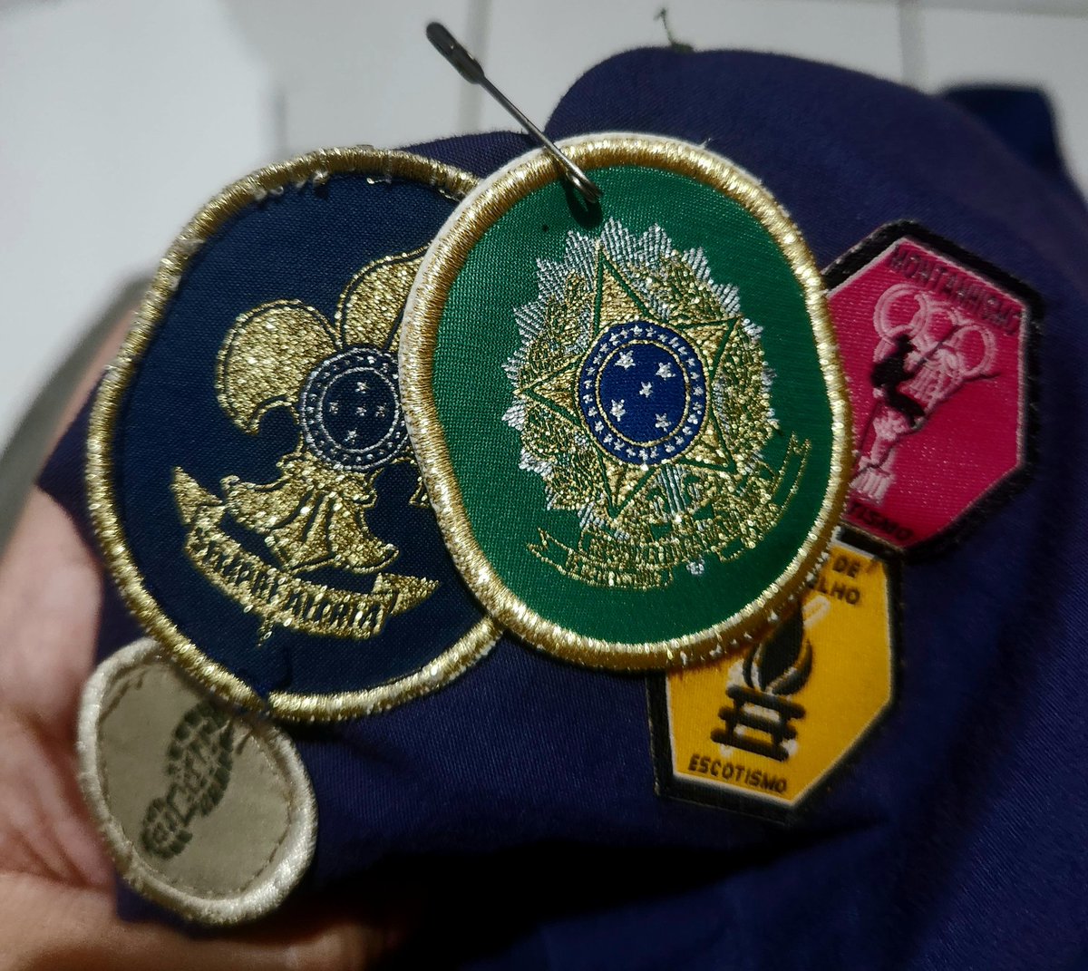 razzsas's tweet photo. FINALMENTE RECEBI MEU ESCOTEIRO DA PÁTRIA, NUNCA FUI TRISTE🎉 #escotismo #escoteirosdobrasil #UEB #scouts #escoteiro #senior sempre alerta⚜️ (jaja eu passo pro clã e vira "servir") https://t.co/ffuEsnsJUq