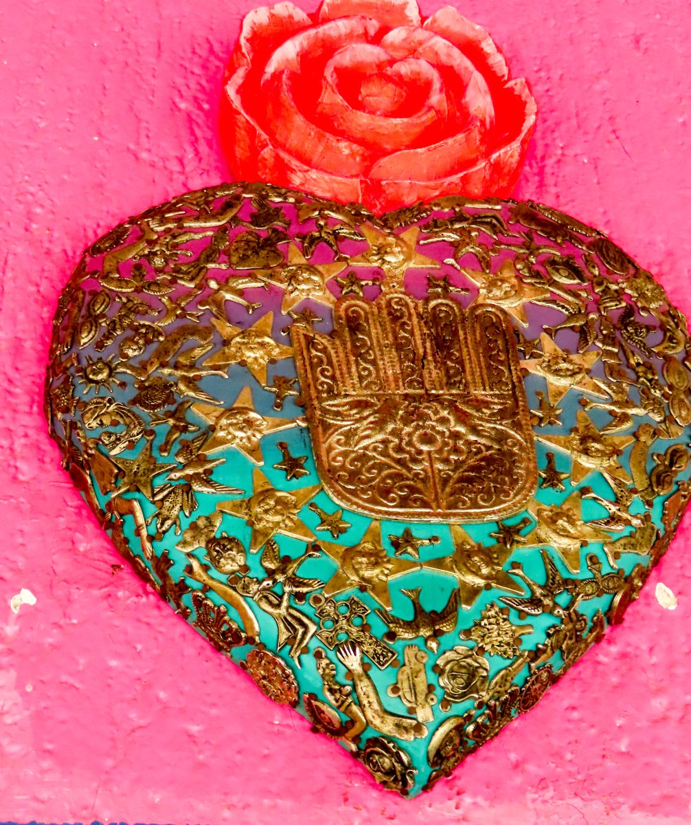 universalangel's tweet photo. The added elements of good luck and protection make this a little redundant although a lovely expression of art to enjoy. Since love swirls in and all around us, no surprise we find it's expression everywhere. Perhaps you'd like to add your own in comments
https://t.co/L5EhscfKTl https://t.co/p7LJZat0TG