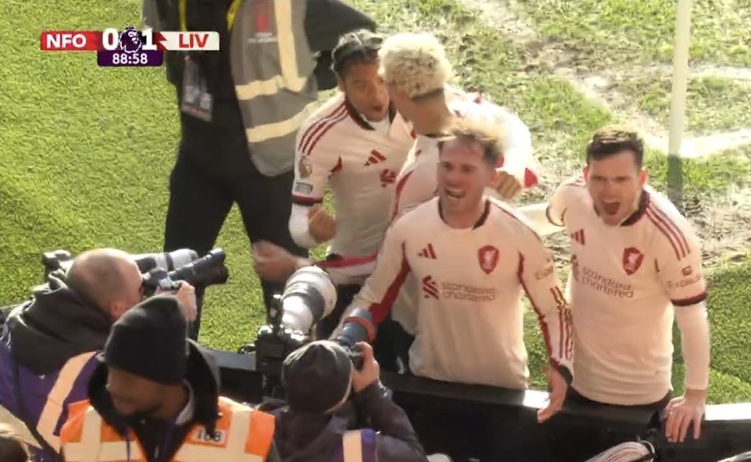 timiMUFC's tweet image. Bro thought he won it 😂😂😂😂😂