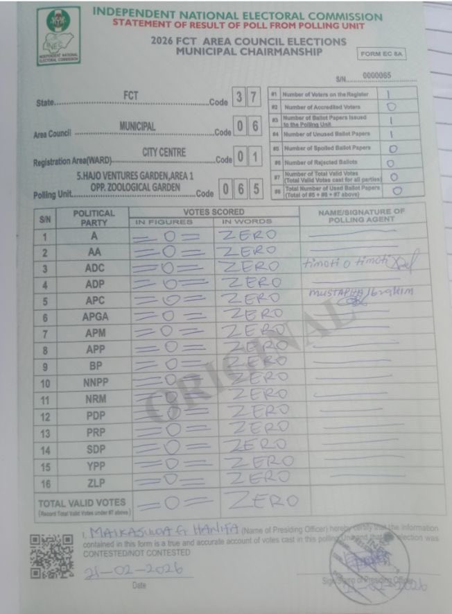lucydavis2012's tweet photo. Just 1 Registered voter in this polling unit and full materials and officials were deployed 

@inecnigeria what’s the justification for this.

Taxpayers money must not be wasted 

#vote #AMAC #FCTelections https://t.co/W3uG2Fql7j