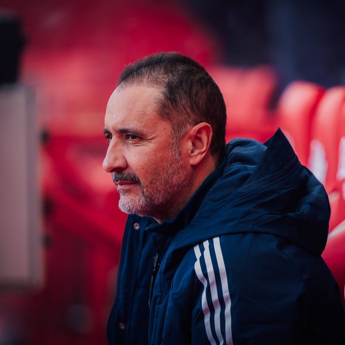 Vitor Pereira, Nottingham Forest'taki ilk Premier Lig maçında 90+7'de yediği golle Liverpool'a 1-0 mağlup oldu. 