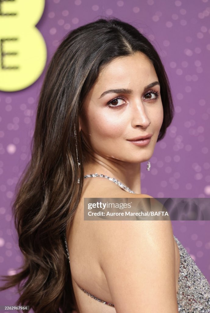 hourly Alia tweet media