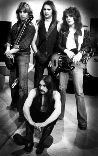 sarockradio's tweet image. “A BREATH OF FRESH AIR” 
with Sandy Kaye

MON 2:00PM &amp;amp; FRI 10:30PM

This week:

John Coghlan, a pivotal drummer in Status Quo and rock history.

Join us!

Listen @ sarock.com.au

#musicinterview 
#sarockradio 
#sandykayepresents
#JohnCoghlan 
#StatusQuo