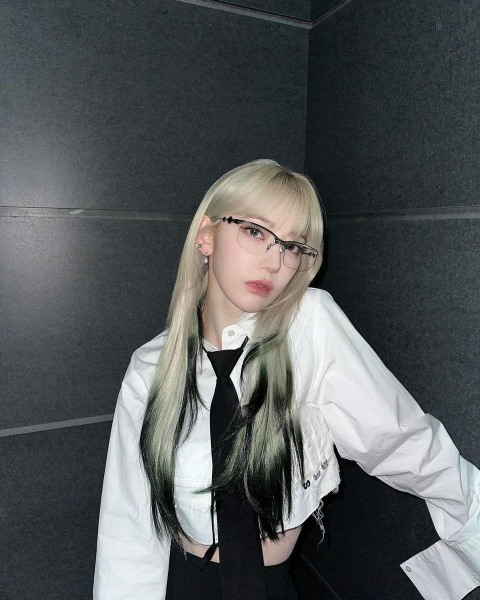 I miss Sakura blond hair.
#SAKURA #사쿠라 #宮脇咲良