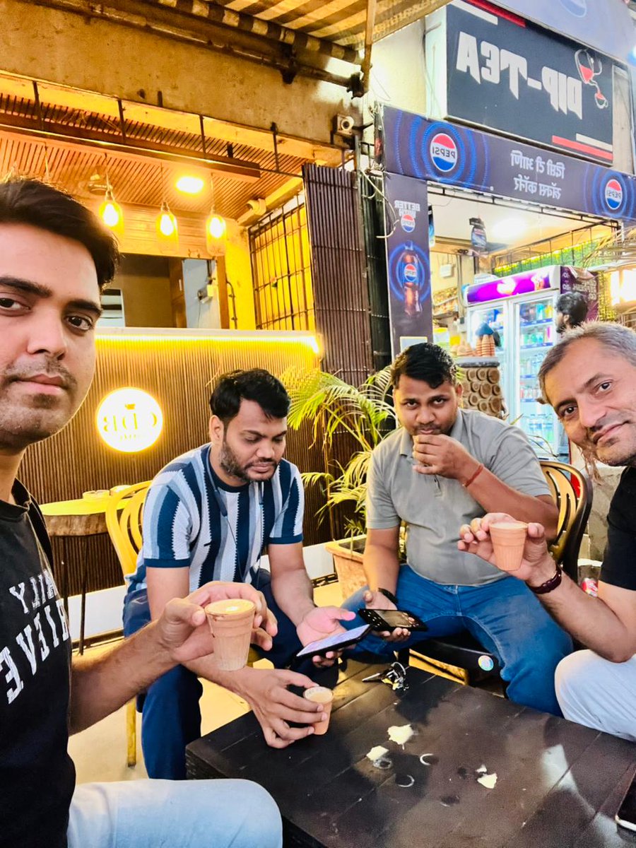 Tea 🍵 with Friends 🧡 
SUNDAY is the Funn Day 
Pick with #dharamhindustani #ravinderchauhan #sandeepmishra ji
#AnitaFilms #chhaganpurohit