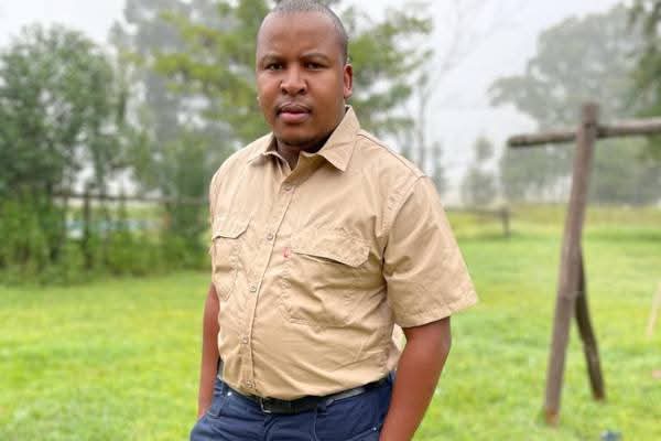 Meet David Mthombeni, a former mechanical engineer who put down his tools to become a successful  farmer. Born in Randfontein, Joburg west. He grew up in a challenging environment but was supported by his parents, who instilled in him values of independence, accountability, and