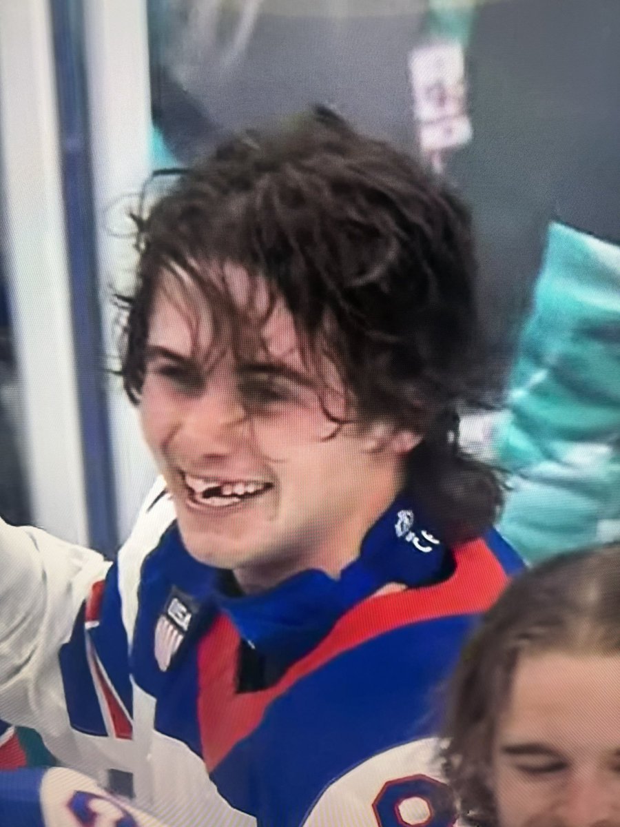 Siouxperman402's tweet photo. This is what a GOLD medal smile looks like in hockey!! @usahockey https://t.co/uqKSIVizXV