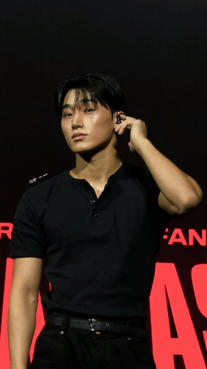 this is how San looks like in real life btw.