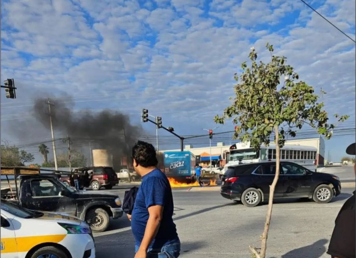 fgcabezadevaca's tweet photo. Así amanece Reynosa, con bloqueos por parte de grupos criminales.
Estas son las consecuencias de los pactos de @Dr_AVillarreal con narcoterroristas. https://t.co/1p9ED2BYrv