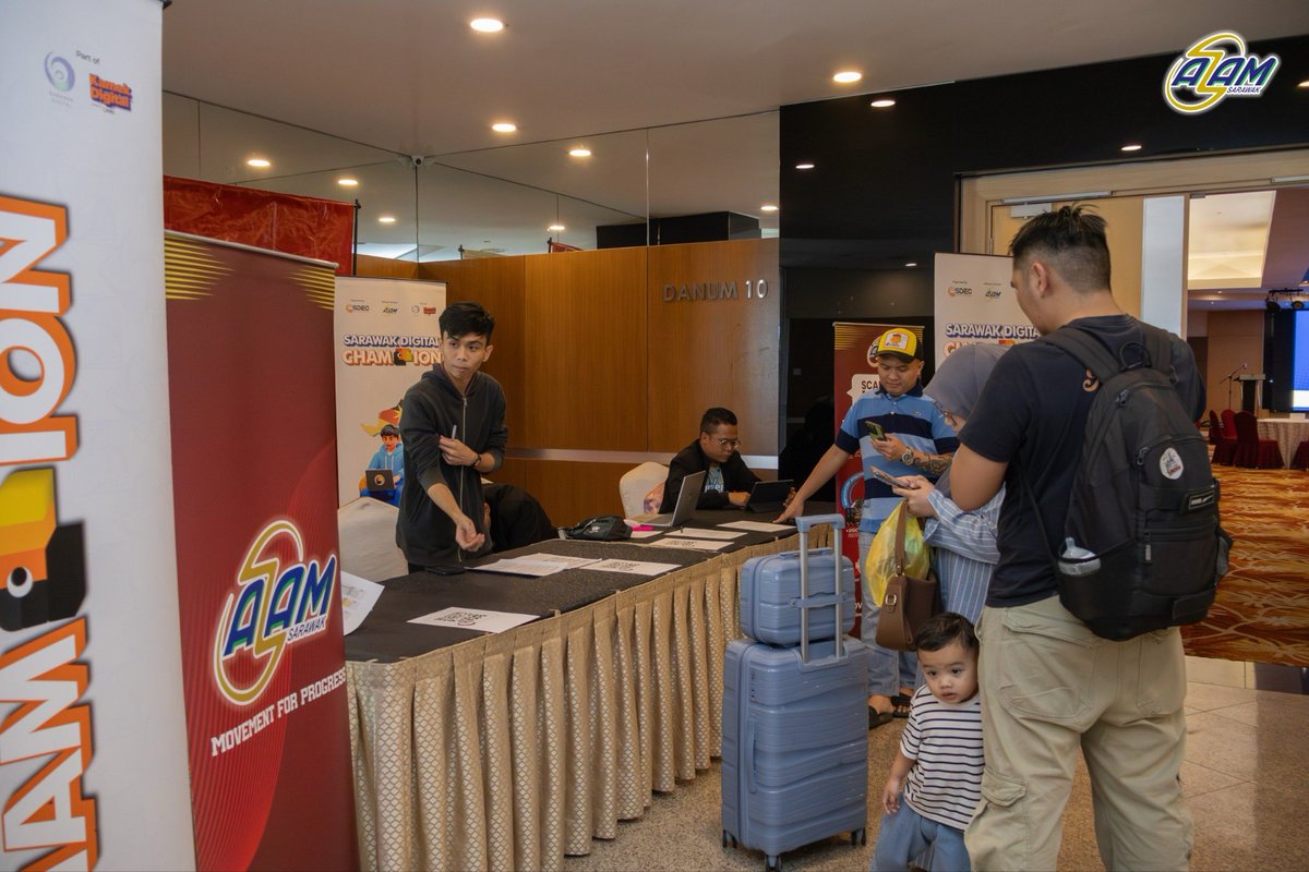 AZAMSarawak's tweet image. Sarawak Digital Champions Officially Kicks Off with Registration

#AZAMSarawak #MovementforProgress #DigitalForImpact #AZAMYoungSouls #GrowTheYouthGrowSarawak