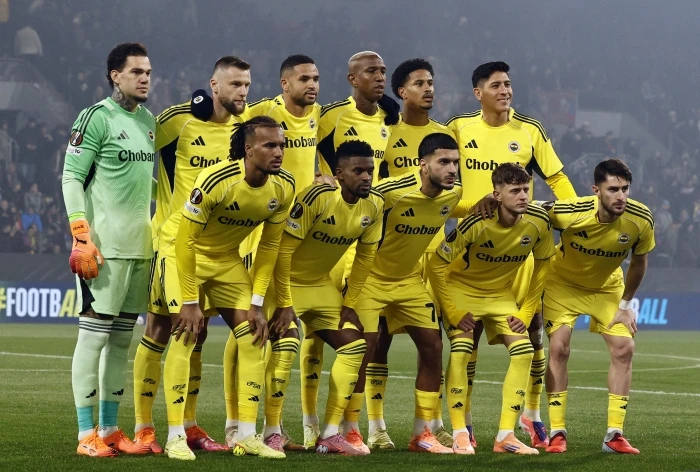 OrgFenerkolik's tweet photo. Fenerbahçe'de şaşırtan ayrılık! Sezon sonu gönderilecek...

🔗 https://t.co/LbjngRn8vb https://t.co/jaHEmRxkri