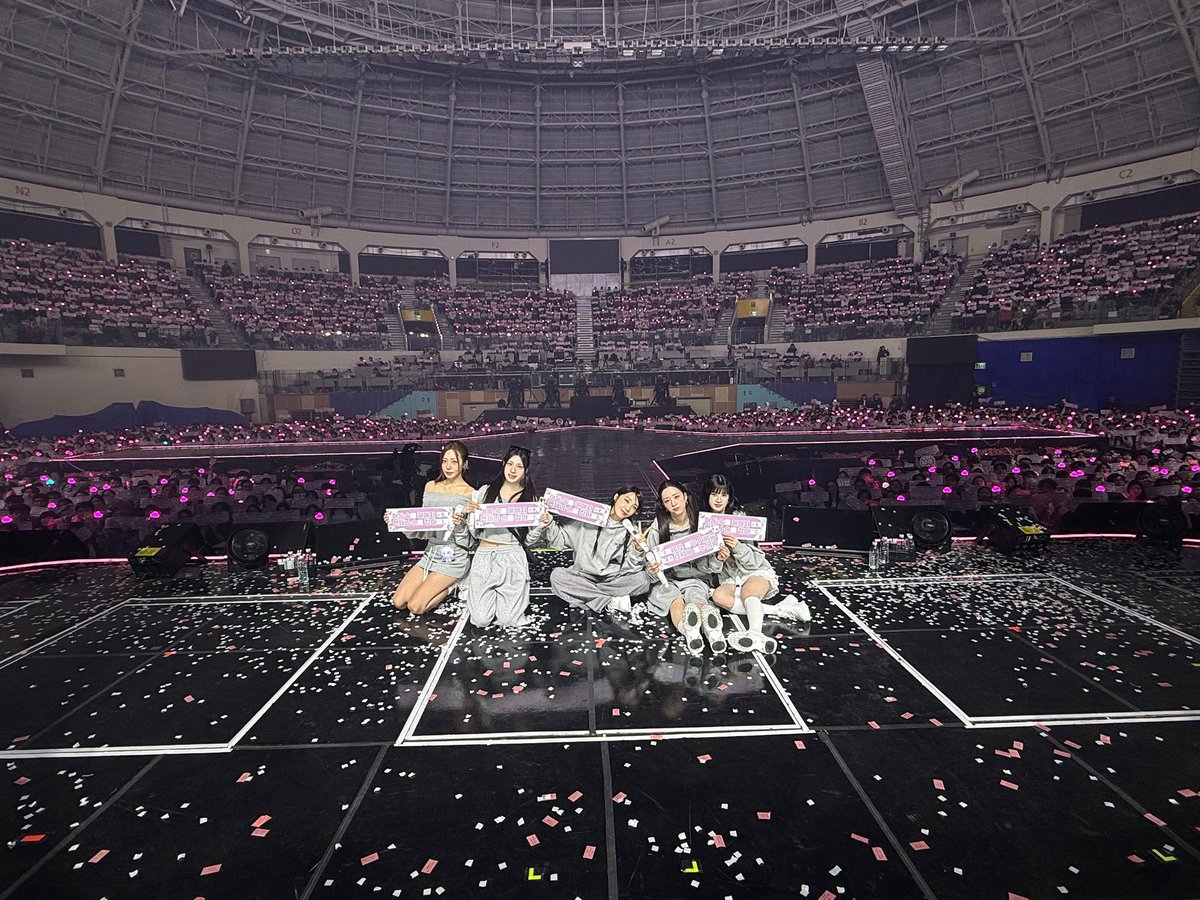 에이핑크 사랑해
덕분에 정말 즐거웠고 또 하나의 추억을 같이 쌓아가서 너무 행복하다 !!!!!! 🩷🩷