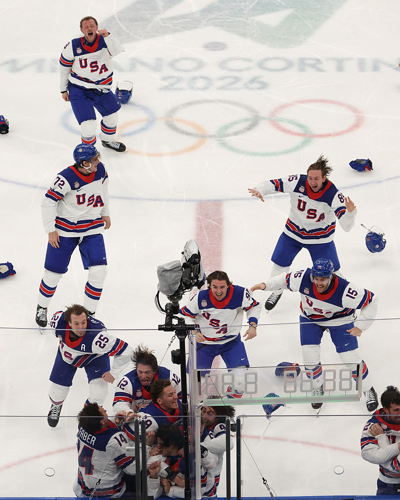 Jack Hughes’ overtime goal gives USA its first gold medal since 1980. These pictures will be historic. 🇺🇸 

📷 Gregory Shamus/Getty
📷 Alexander Nemenov/AFP/Getty
📷 Bruce Bennett/Getty
📷 Jamie Squire/Getty