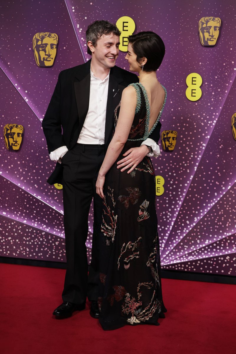 Paul Mescal and Gracie Abrams at the 2026 BAFTA ceremony red carpet ✨️
