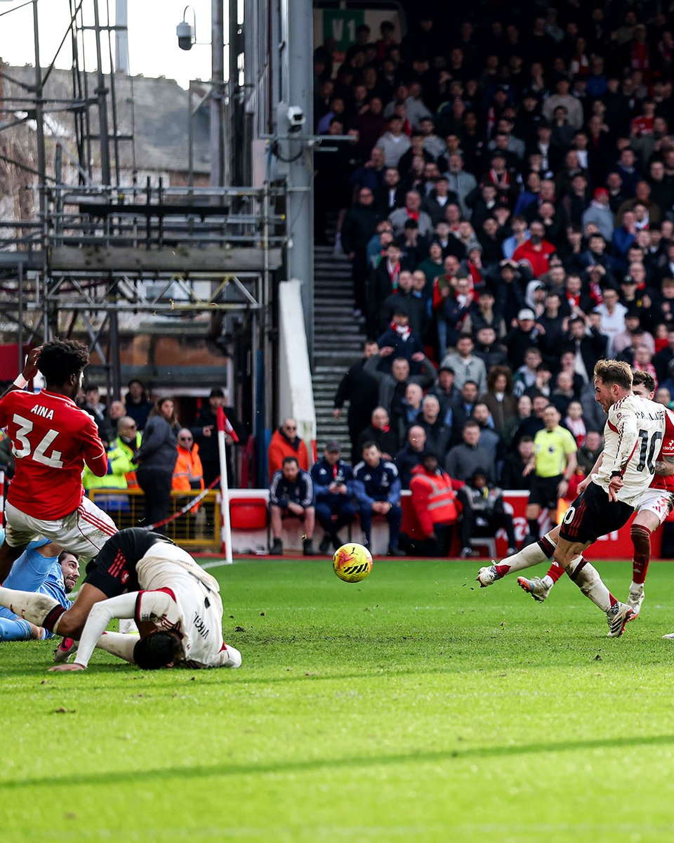 brfootball's tweet photo. 90+1'—Alexis Mac Allister goal ruled out by VAR for handball

90+7'—Alexis Mac Allister goal stands after marginal VAR offside check

Not to be denied twice 🔴 https://t.co/q1kAXcMY9J