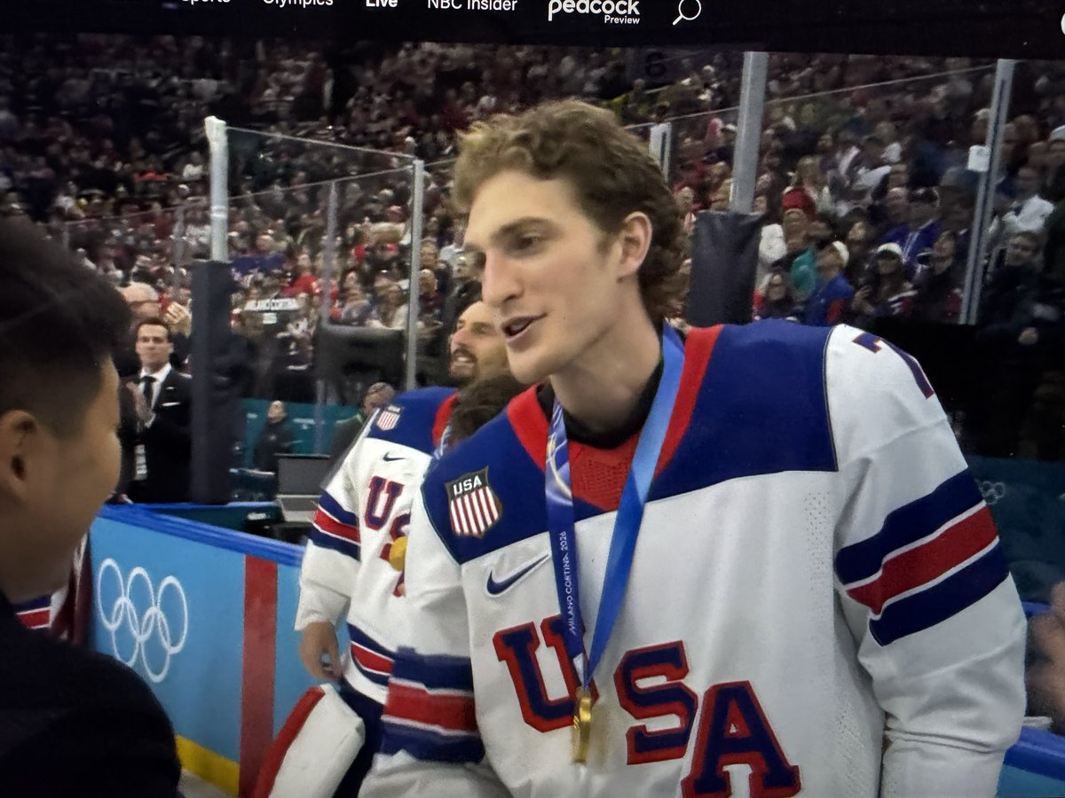 DanielVConnolly's tweet photo. Tage Thompson gets his gold medal https://t.co/7vLHfahkEs