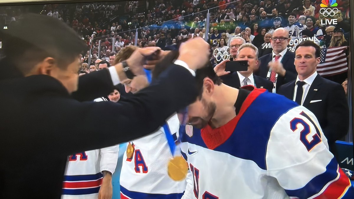 Molly Elizabeth tweet media