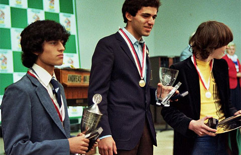 chesscom's tweet photo. The last time USA won Olympic Men's Hockey gold 🥇

- Magnus Carlsen was MINUS 10 years old
- Garry Kasparov was World Junior Champion
- The internet didn't exist
- Nobody had ever played bullet

They've finally done it 🇺🇸 https://t.co/XN0FaKCrI7