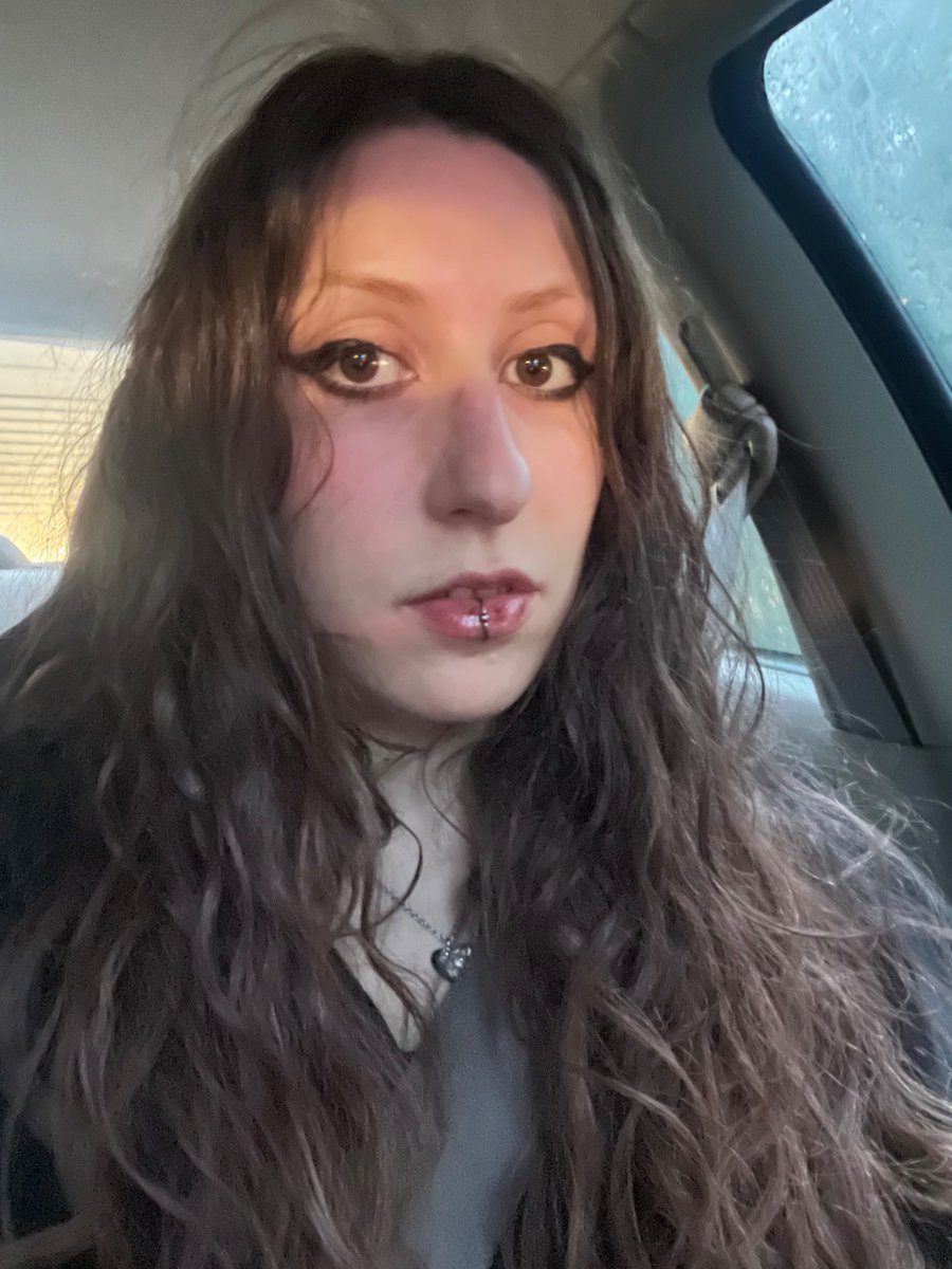 no eyebrows