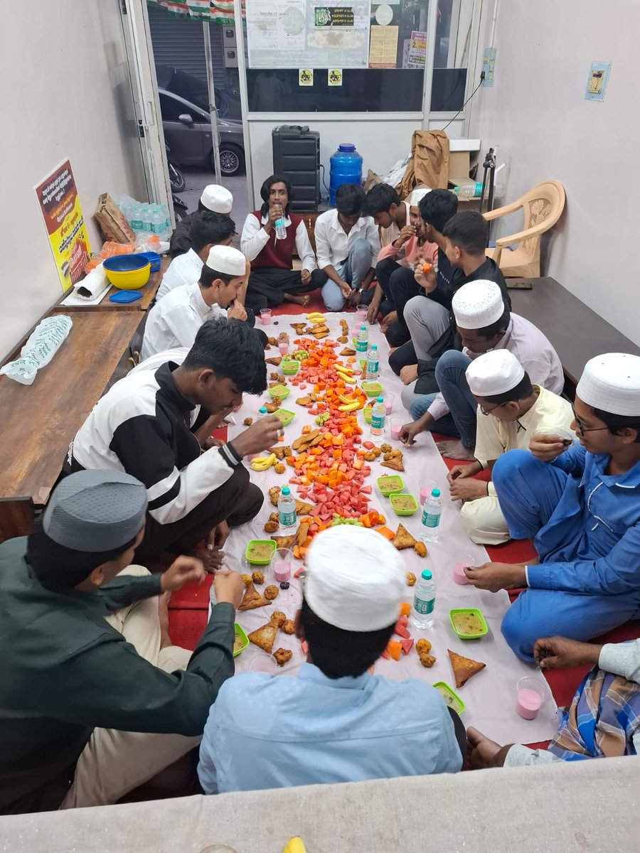 ஓசூரில் சமூகநீதி மாணவர் இயக்கம் இஃப்தார் மற்றும் மாணவ சந்திப்பு நிகழ்ச்சி..!!

கிருஷ்ணகிரி மேற்கு மாவட்டம் ஒசூர் நகர சமூக மாணவர் இயக்கத்தின் இஃப்தார் மற்றும் மாணவர்கள் ஓன்று கூடல் நிகழ்ச்சி கிருஷ்ணகிரி மேற்கு மாவட்ட அலுவலகத்தில் நடைபெற்றது.