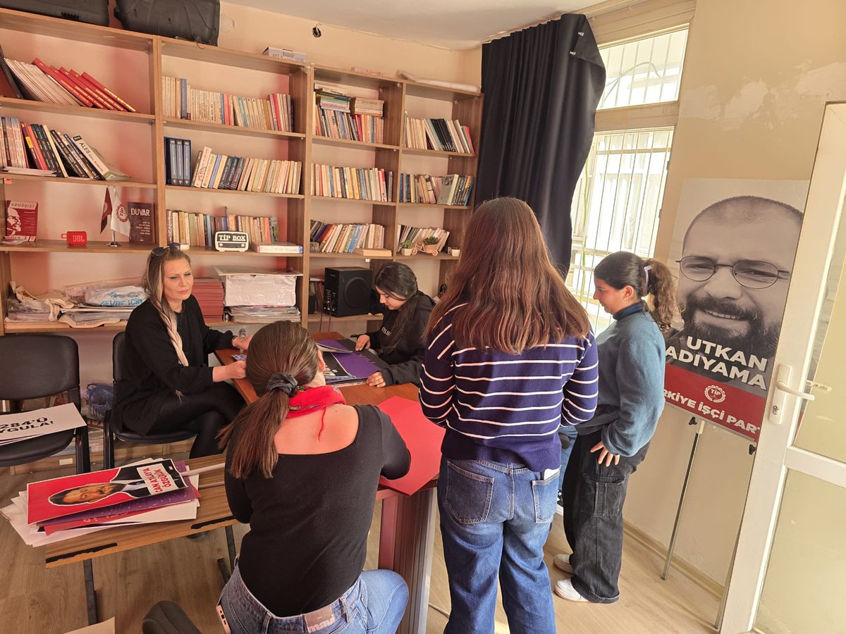 Bugün TİP’li Kadınlar olarak 8 Mart’a giderken döviz atölyemizi gerçekleştirdik.
8 Mart’ta hep birlikte alanlardayız. 
Bu kara düzeninizi kadınlar yıkacak!